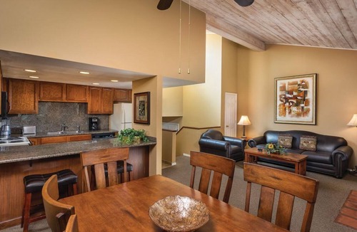 Flagstaff Resort | Relax & cool off in a 2Bed 2Bath, Full Kitchen & dining area, W/D golf nearby.