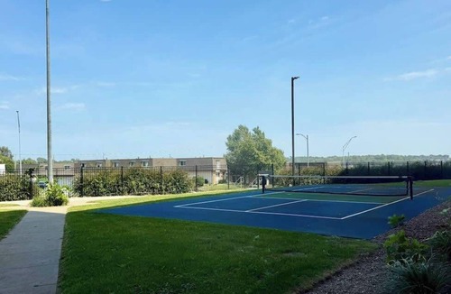 North Central Omaha Apartment | Relax, Gym, Pickleball, Near Attractions