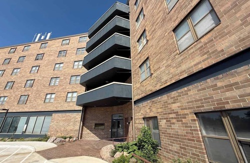 North Central Omaha Apartment | Relax, Gym, Pickleball, Near Attractions