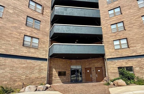 North Central Omaha Apartment | Relax, Gym, Pickleball, Near Attractions