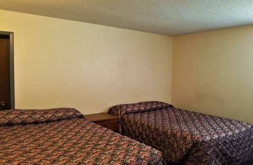 Cheyenne Wells Hotel | Relax in 3 Full Bed Room Near Attractions + Ideal Eastern CO Location
