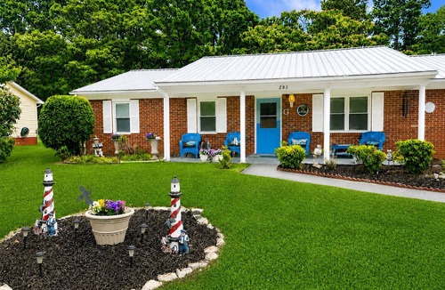 Piney Green House | Relax & Recharge 3BR Home Close to Beaches & Trails