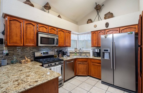 Northeast El Paso House | RELAXING 4 BDR HACIENDA W/FUTURISTIC SHOWERS