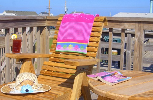 Hatteras Cottage | Relaxing, Cheerful ~ OCEANFRONT ~ Perfect for 2