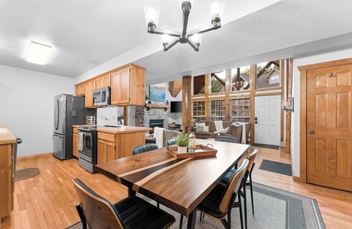Branson West Cabin | Relaxing Getaway with Private Hot Tub, 4 King Suites, Pools and Golf