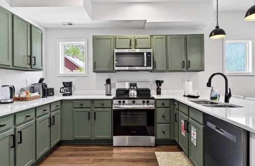 Shelby Park House | Relaxing home with backyard near parks and dining!