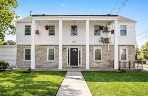 Audubon Apartment | Relaxing king bed suite close to Churchill Downs!