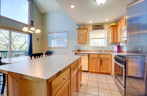 Kimberling City House | Relaxing Lakeview Retreat in Reeds Spring w/Deck