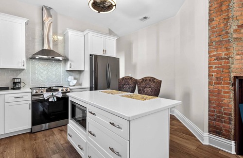 Shelby Park Apartment | Relaxing Old Louisville home near Bourbon District