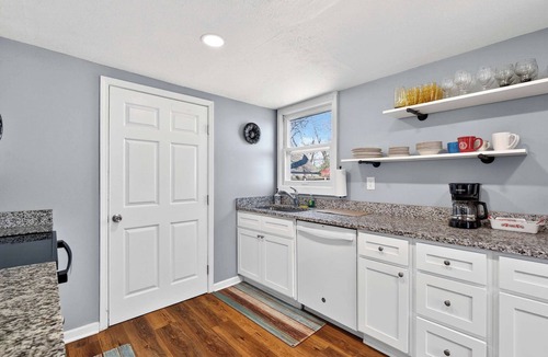 Shelby Park House | Relaxing & spacious home near Shelby Park District