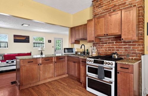 Highlands House | Relaxing stay near downtown parks and restaurants!