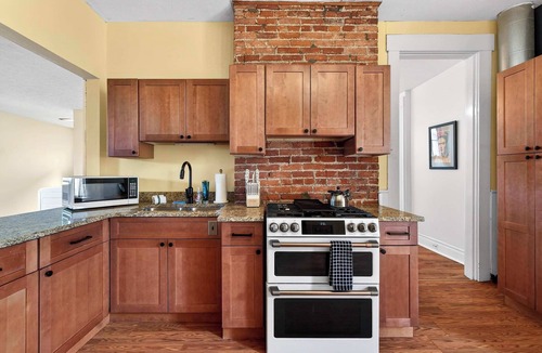 Highlands House | Relaxing stay near downtown parks and restaurants!