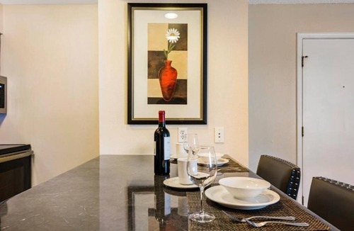 Biggs Field Hotel | Relaxing Suite with Outdoor Swimming Pool, Breakfast and Free Parking!