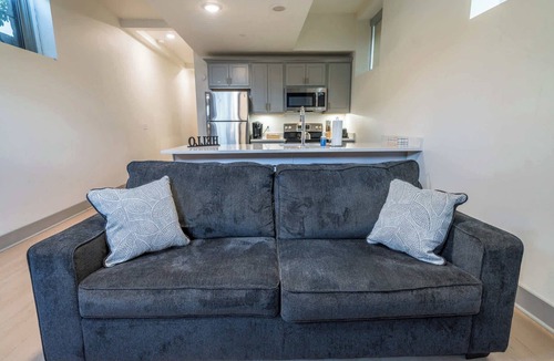 Downtown Louisville Apartment | Relaxing unit near Louisville Medical Complex!