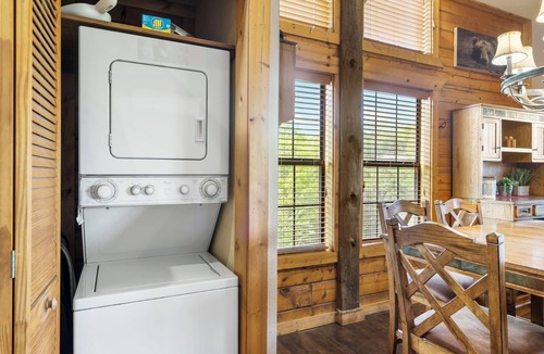 Branson Theater District Cabin | Relaxing Walk-in Cabin in Branson Theatre District, Golf and Ticket Discounts