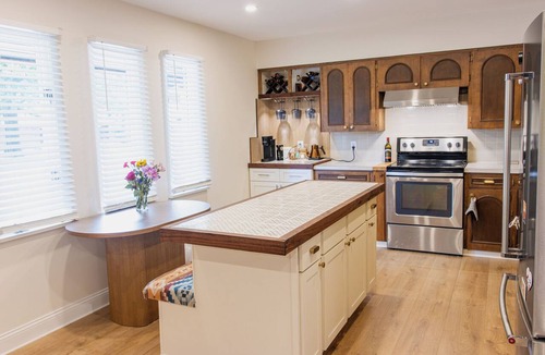Hutchinson House | Renovated 2BR Home · Mins to State Fairgrounds & Downtown