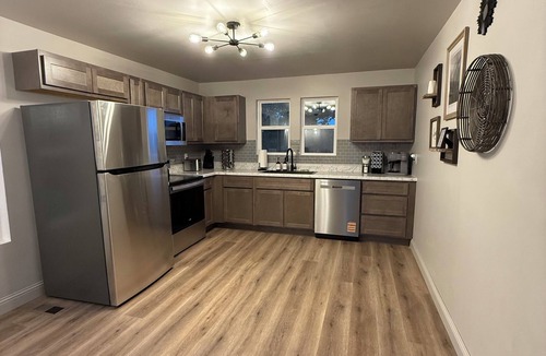 Festus House | Renovated 3BR/2BA Near Hospital & Highway