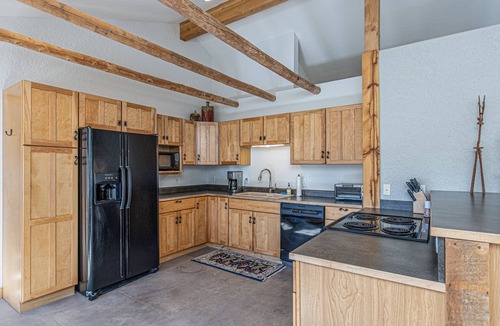 Mancos House | Renovated Cabin on 300 Acres - 20 Minutes to Durango