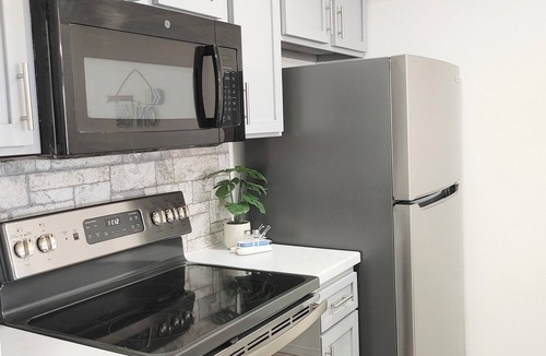 Kimberling City Condo | Renovated LakeViews NoStairsnIndoor/Outdoor PoolsnPickleball/Basketball/KidsPark