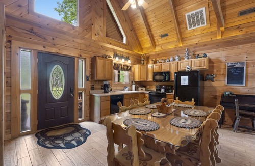Branson Cedars Cabin | Renovated Three Bear Log Cabin, Vaulted Ceilings, Private Hot Tub! Near Big Cedar, Car Charger