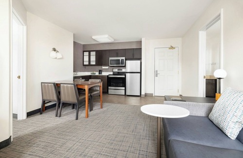West Des Moines Hotel | Residence Inn by Marriott Des Moines West at Jordan Creek Town Center