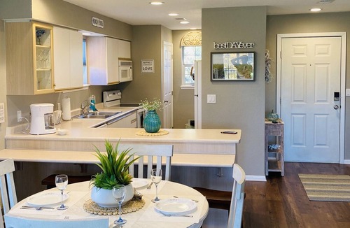 Branson Condo | Resort Condo on Golf Course With Jacuzzi (3 minutes from Branson Landing!)