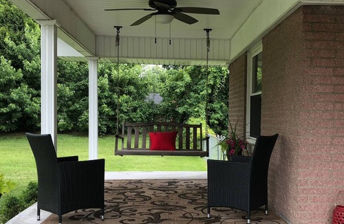 Radcliff House | Restful Retreat, 3BR/2BA on 2 acres, Pet Friendly