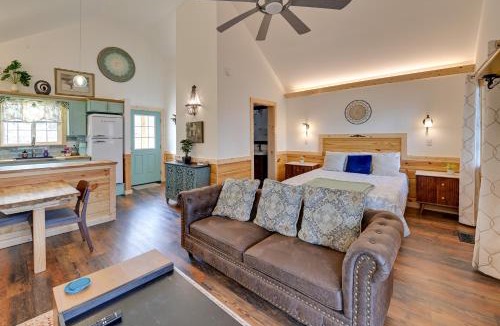 Frenchburg House | Retro Studio: Romantic Getaway in Frenchburg