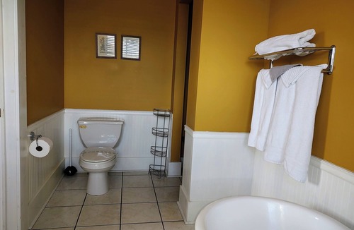 Cowan Hotel | Retro Vibe 2nd Flr Q ensuite, historic Railroad inn/town. Continental breakfast!