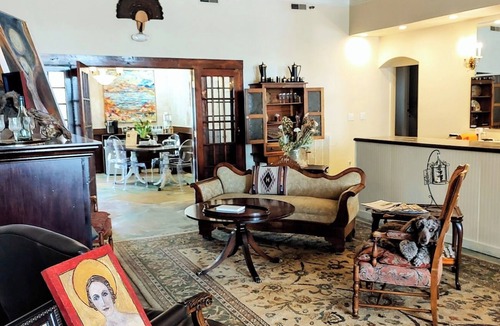 Cowan Apartment | Retro Vibe RR inn & town! 2nd floor full ensuite BR. Continental Breakfast.