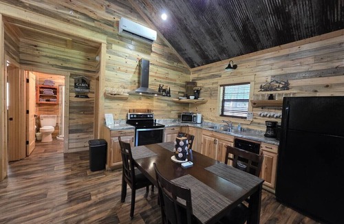Mena Cabin | Ride your ATV 3 miles to WPG, Cozy Cabin, Slps 5