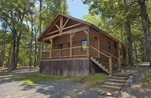 Mena Cabin | Ride your ATV 3 miles to WPG, Cozy Cabin, Slps 5