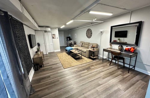 Fairgrounds Condo | Right next to the L&N Cardinal football stadium 5 min walk to Churchill Downs