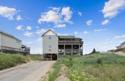 South Nags Head House | Right ON the OCEAN FRONT! AMAZING Ocean Vws! Pet Friendly!