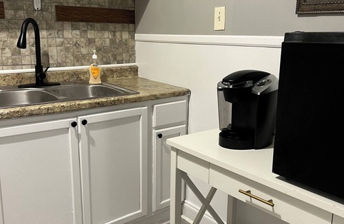 Capital View Apartment | Riley’s Cozy Apartment Pets Welcome No Fees