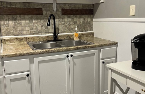 Capital View Apartment | Riley’s Cozy Apartment Pets Welcome No Fees