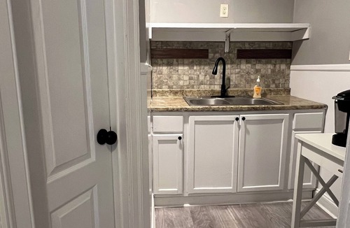 Capital View Apartment | Riley’s Cozy Apartment Pets Welcome No Fees