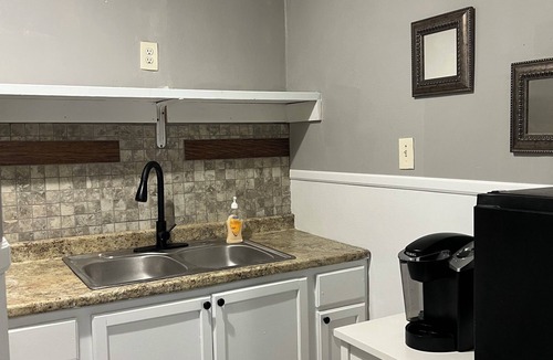 Capital View Apartment | Riley’s Cozy Apartment Pets Welcome No Fees