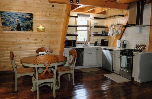 Elizabethton Cabin | Riv-A-Frame on the Doe River in Elizabethton, TN