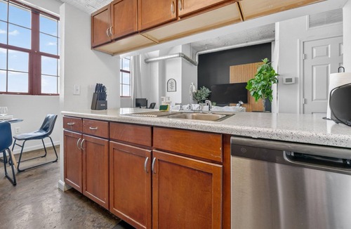 River Market Apartment | River Market Loft Retreat 2BR Stay w/Parking