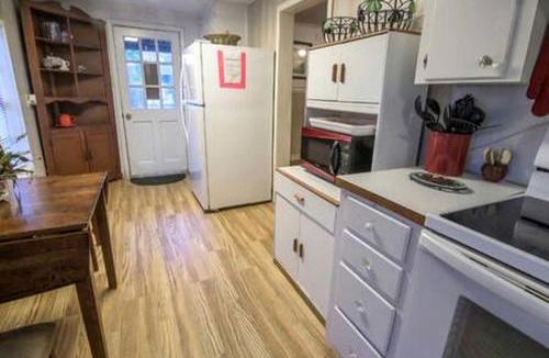 Karnack House | Riverfront Cottage with Fire Pit and Cozy Interior Perfect for Groups in Texas