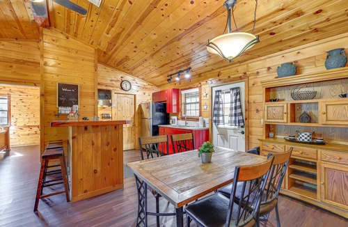 Hochatown Cabin | Riverfront Fishing Cabin | 3BR Sleeps 6 | Great Weekday Rates