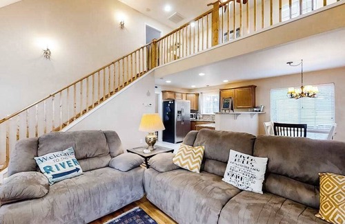 Whittier House | Riverfront gem w/wraparound deck, horseshoes, firepit, hot tub, WiFi - 2 dogs OK