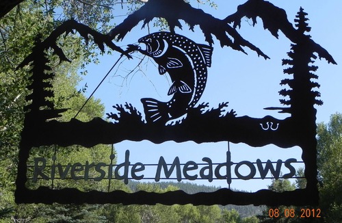 Alpine Village Cabin | Riverside Meadows Guest Cabin on Rio Grande Free Kayaking and Rafting