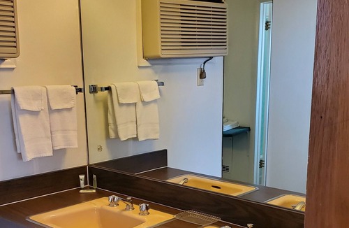 Raton Hotel | Robin Hood Motel