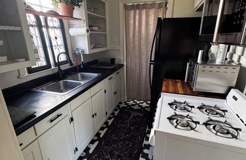 Central Gardens Cottage | ROBYN’S NEST🪺 🪺 2 bedroom in the heart of beautiful historic Central Gardens.