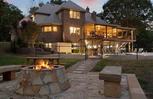 Branson West House | Rolling Hills Family Home