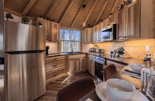 Almo Cabin | Romantic Forest Yurt | Private Hot Tub + King Bed