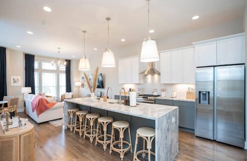 Hadley - Washington House | Rooftop City Views, Garage, Near Broadway