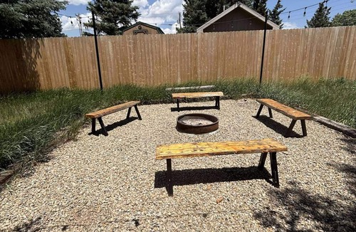 Eagle Nest Cabin | Room 3: Boutique Motel by Lake 15 Minutes to Red River/Angel Fire